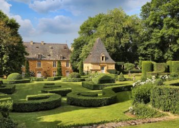 Le Manoir d'Eyrignac et le parterre français © Jérôme Morel