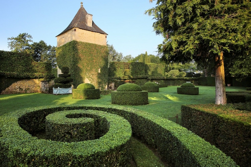 Spirale de buis et Pavillon de repos ©Jérome Morel