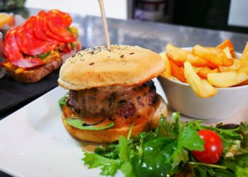 Burger, restaurant Coté Jardin, Eyrignac et ses jardins