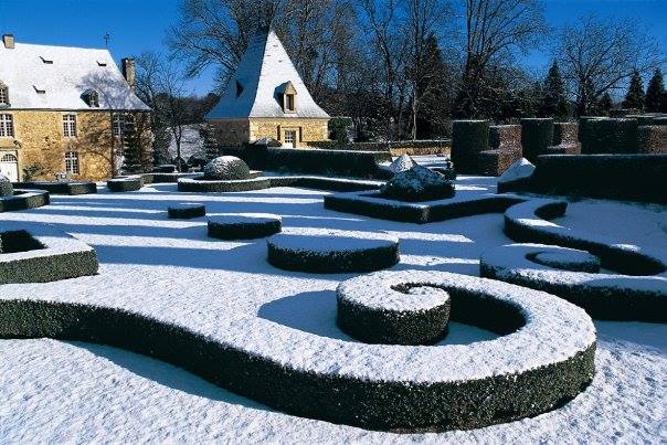 le jardin français d'Eyrignac sous la neige