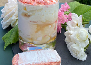 Glace à la rose inspirée d'Eyrignac et ses Jardins par le maître artisan glacier Roland Manouvrier