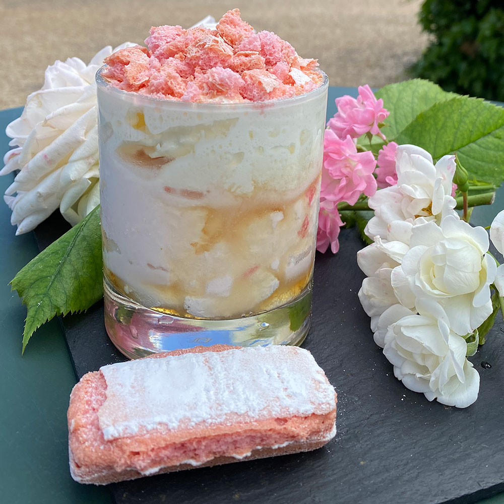 Glace à la rose inspirée d'Eyrignac et ses Jardins par le maître artisan glacier Roland Manouvrier