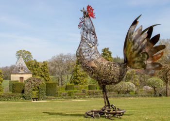 Sculpture de coq réalisée par Pierre Treilhes pour Eyrignac