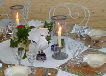 Dîner dans la cour du manoir d'Eyrignac