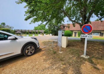 Borne IRVE à Eyrignac